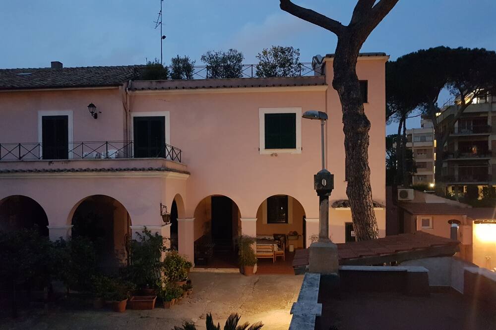 Photo of Outdoor in Suburbio VII Portuense