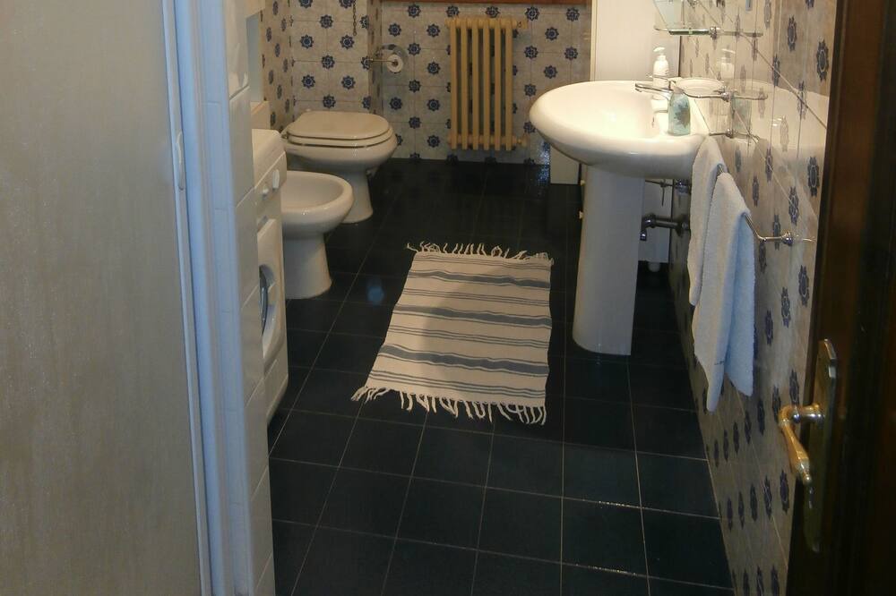 Photo of Bathroom in Suburbio VII Portuense