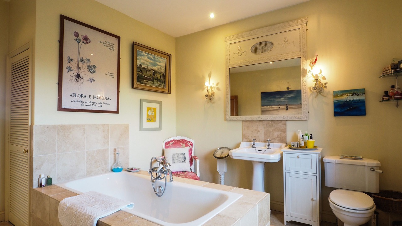 Photo of Bathroom in Lower Catesby