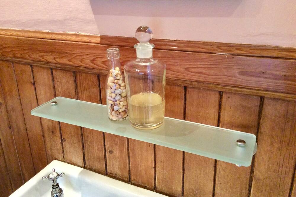 Photo of Bathroom in West Laroch
