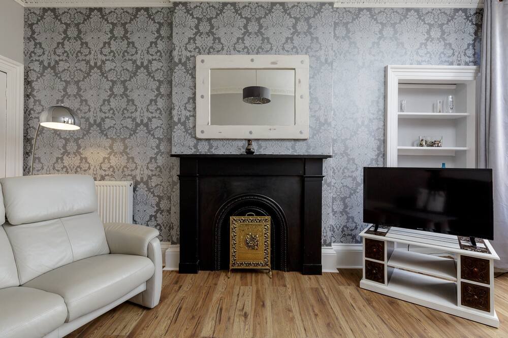 Photo of Livingroom in Newington