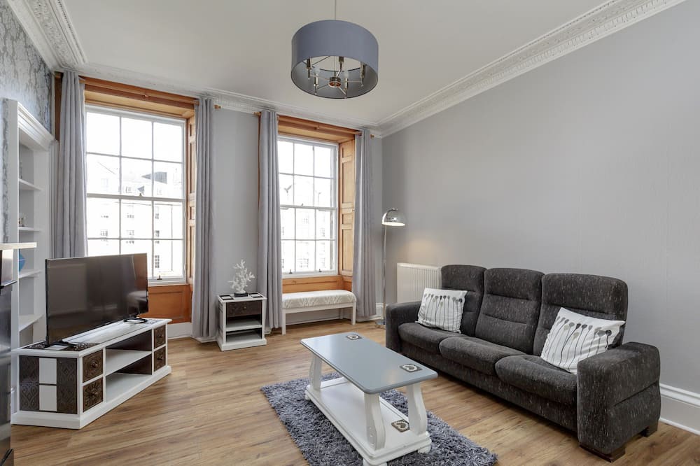 Photo of Livingroom in Newington