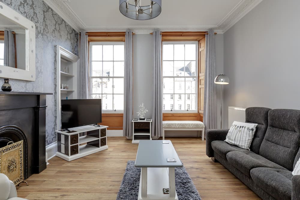 Photo of Livingroom in Newington