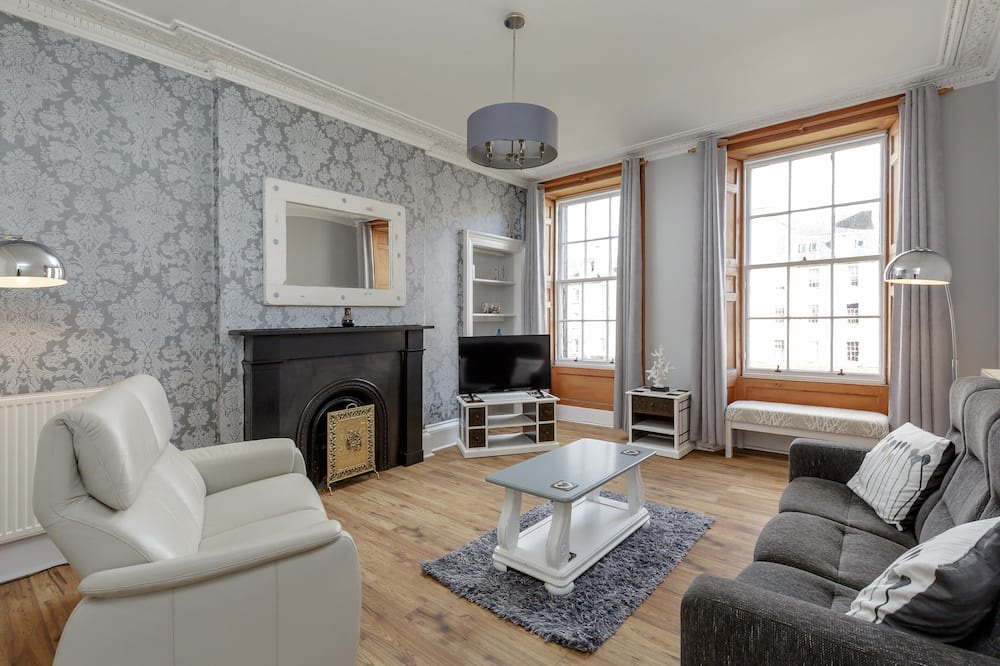 Photo of Livingroom in Newington