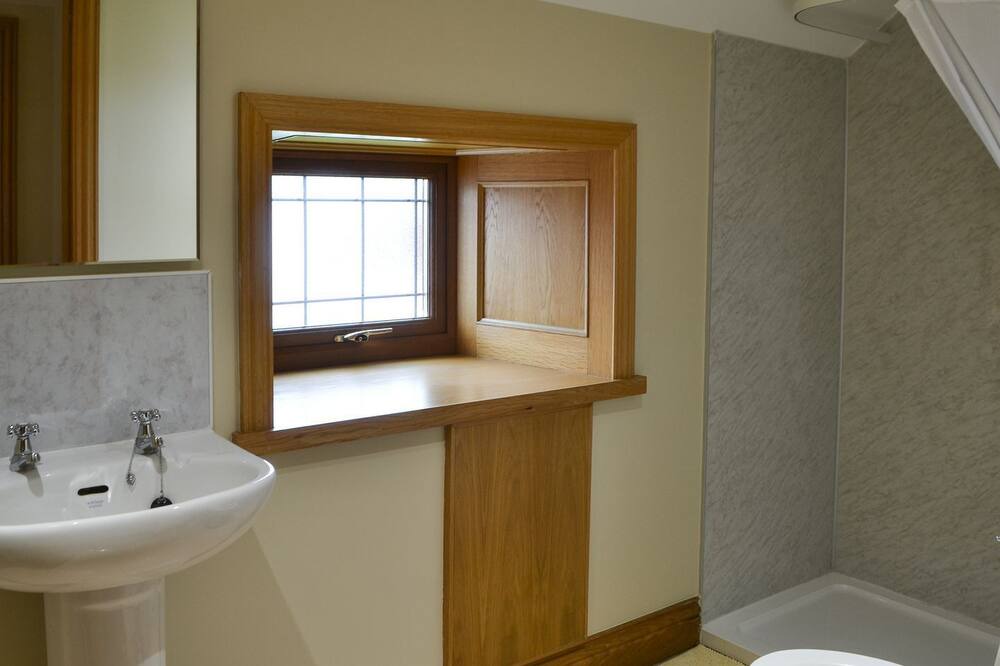 Photo of Bathroom in Lockerbie