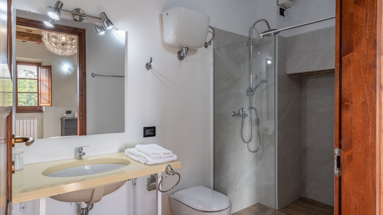 Photo of Bathroom in Montone