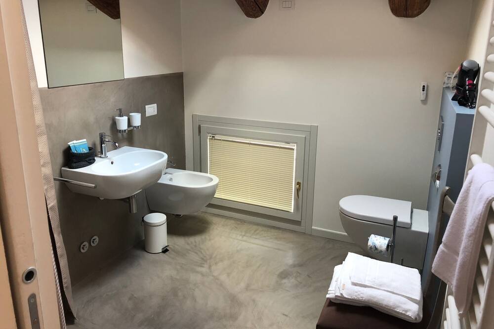 Photo of Bathroom in Malo
