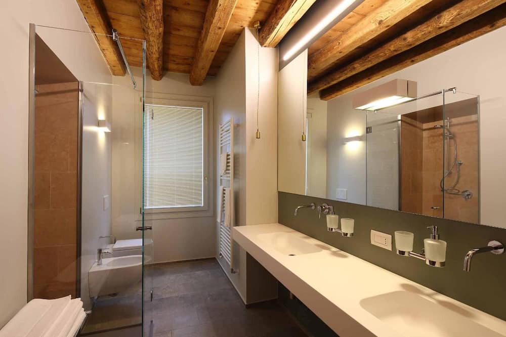 Photo of Bathroom in Malo