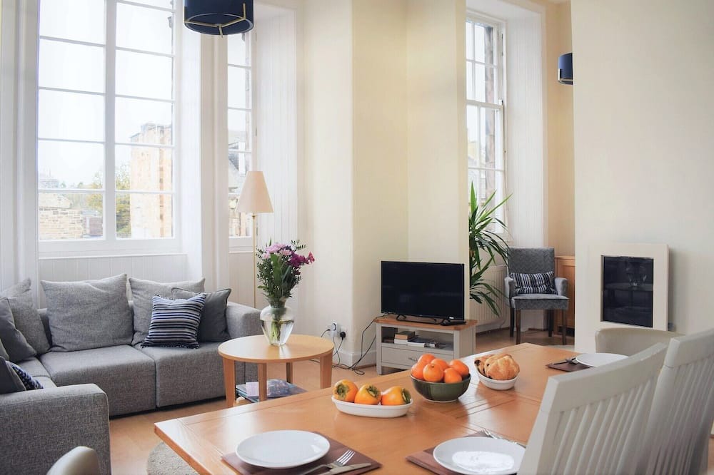 Photo of Livingroom in Newington