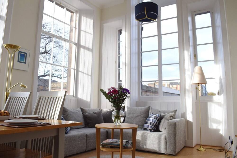 Photo of Livingroom in Newington