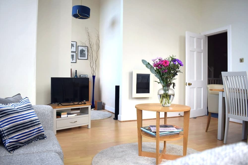 Photo of Livingroom in Newington