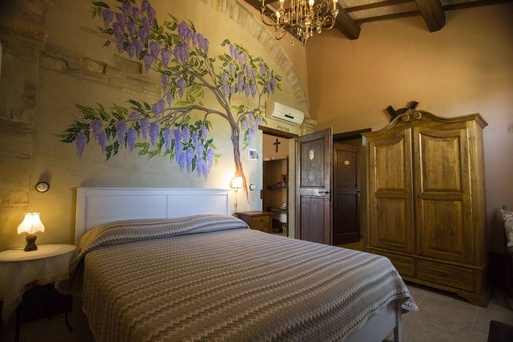 Photo of Bedroom in Mondavio