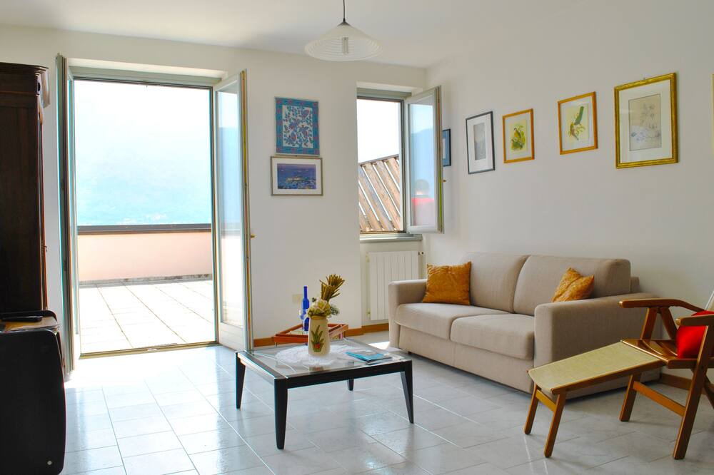 Photo of Livingroom in Sala Comacina