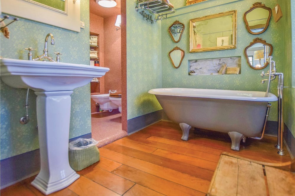 Photo of Bathroom in Pella