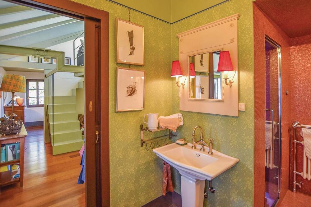 Photo of Bathroom in Pella