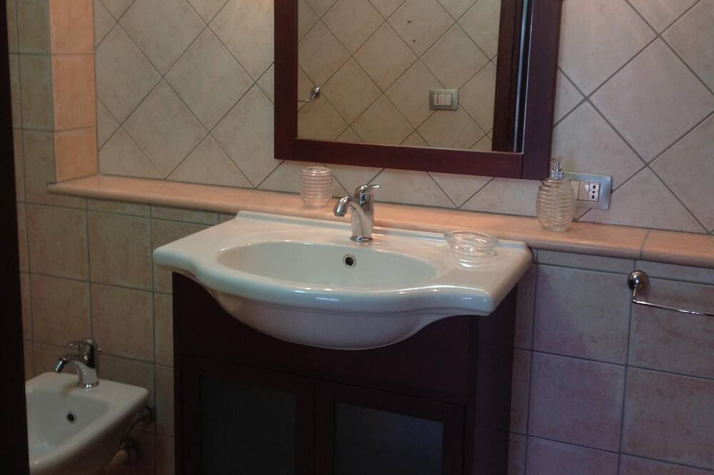 Photo of Bathroom in Torre dei Corsari