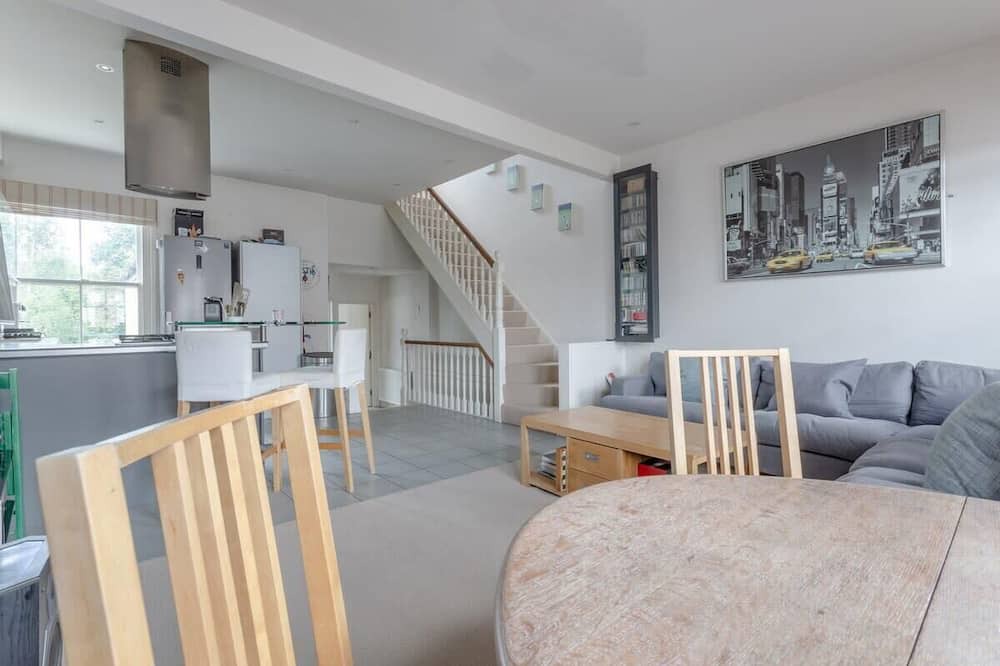 Photo of Livingroom in Southfields