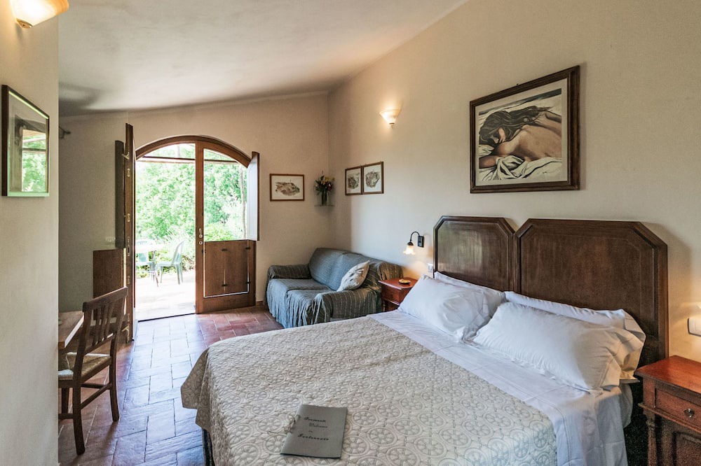 Photo of Others in Saturnia
