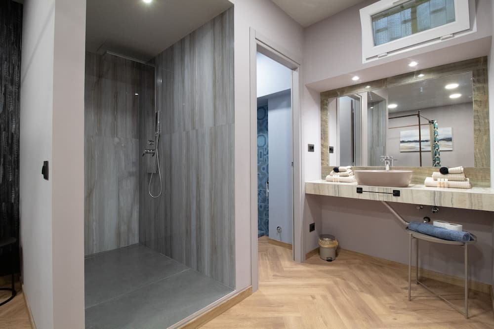 Photo of Bathroom in Historic Centre