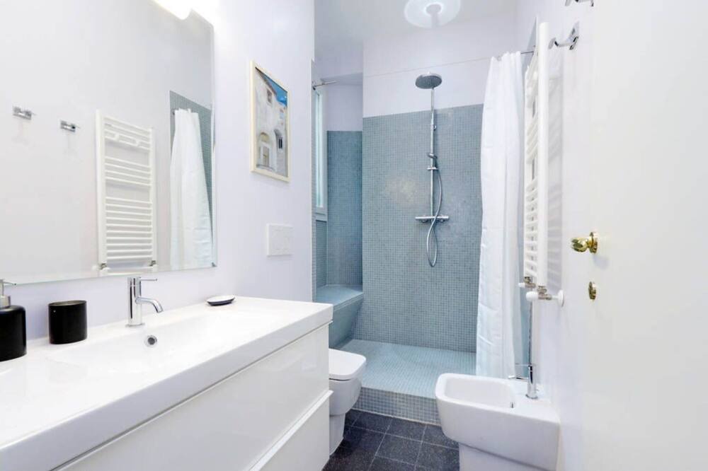 Photo of Bathroom in Esquilino