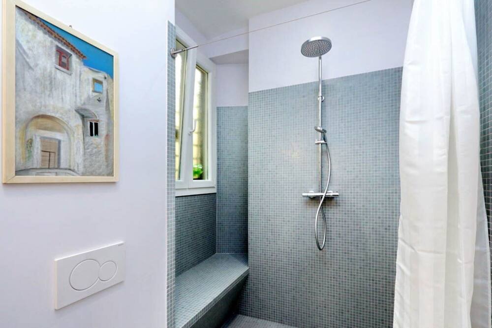 Photo of Bathroom in Esquilino