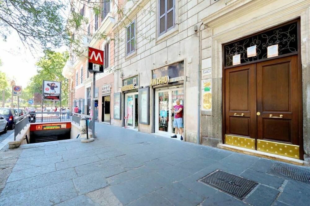 Photo of Outdoor in Esquilino