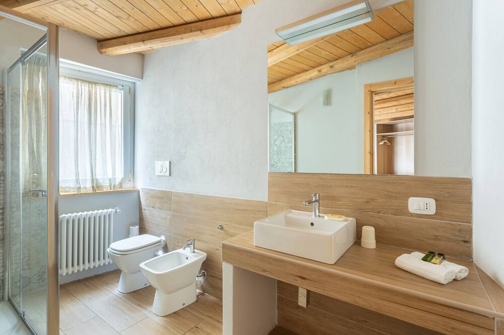 Photo of Bathroom in Orino