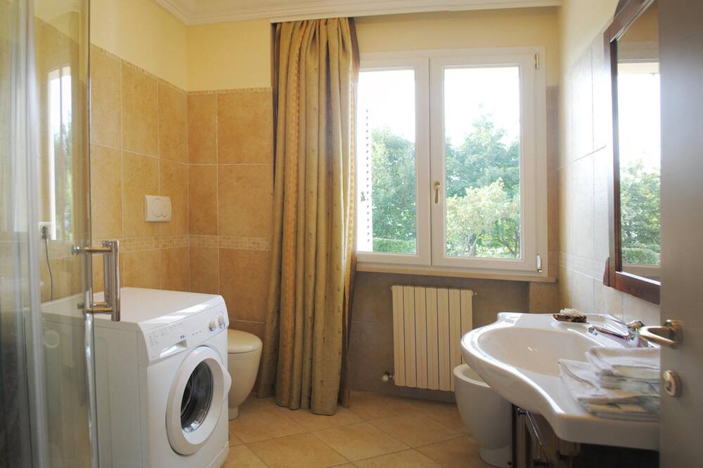 Photo of Bathroom in Montelabbate