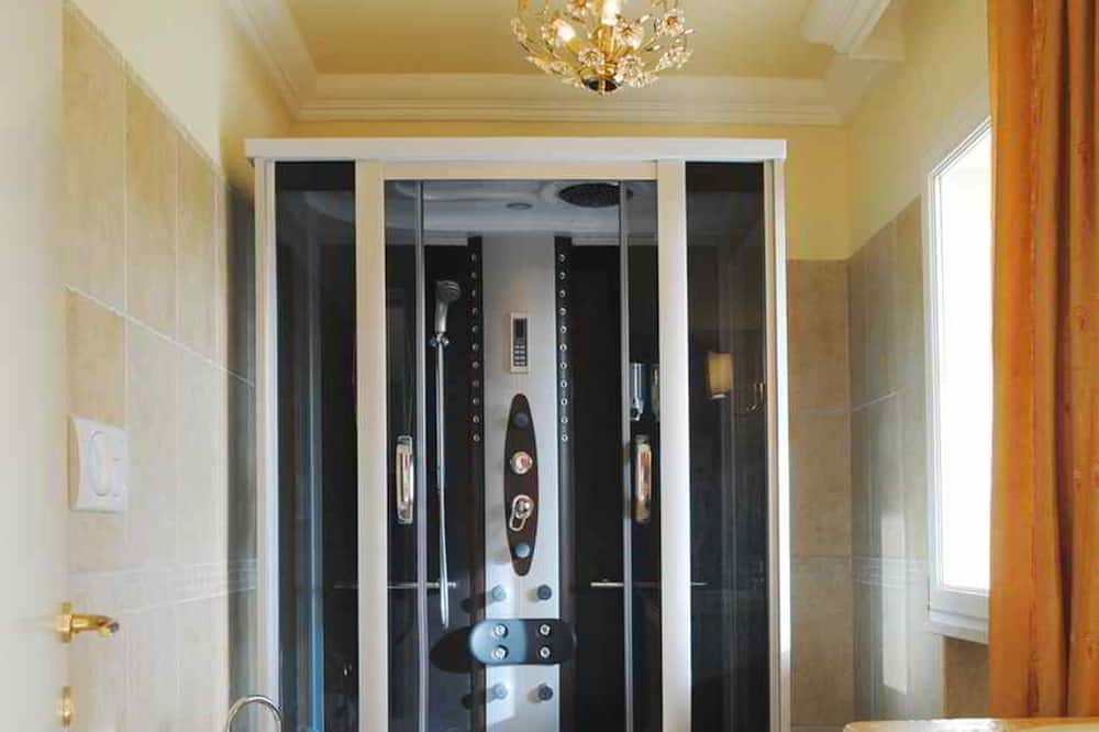 Photo of Bathroom in Montelabbate