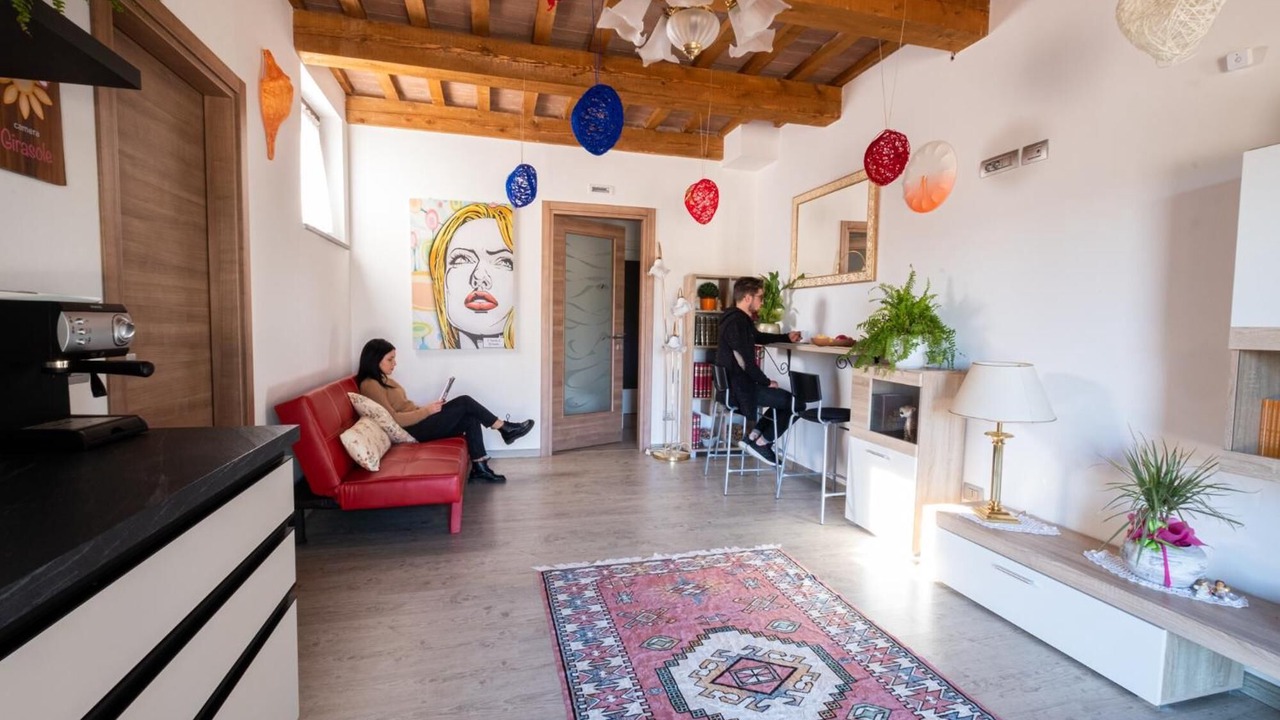 Photo of Others in Urbania