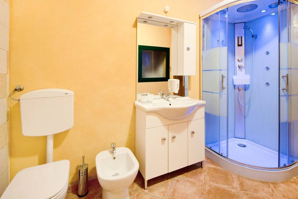 Photo of Bathroom in Marone
