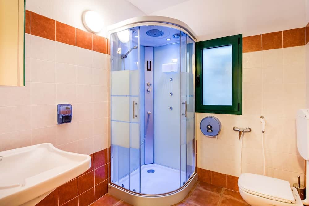 Photo of Bathroom in Marone