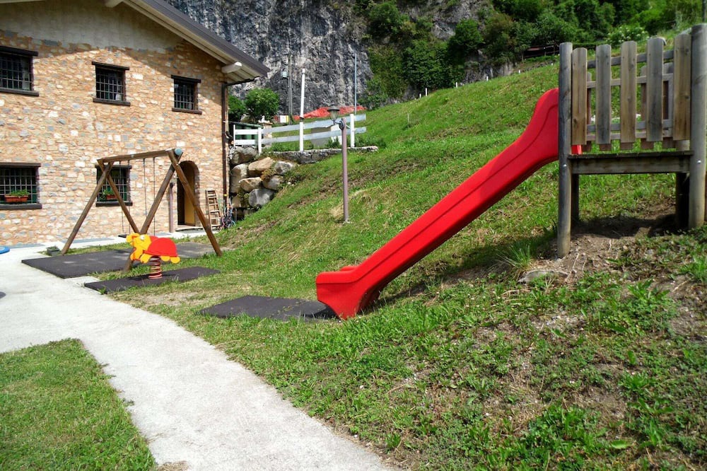 Photo of Others in Marone