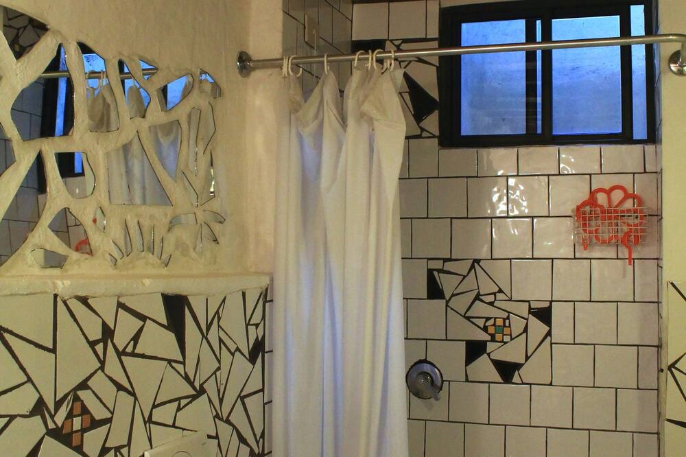 Photo of Bathroom in Avacelli