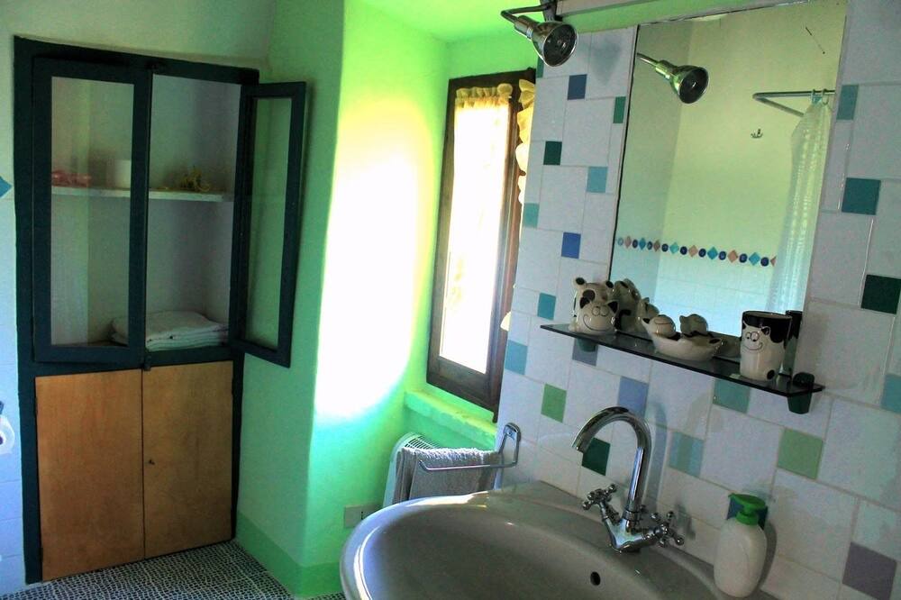Photo of Bathroom in Avacelli