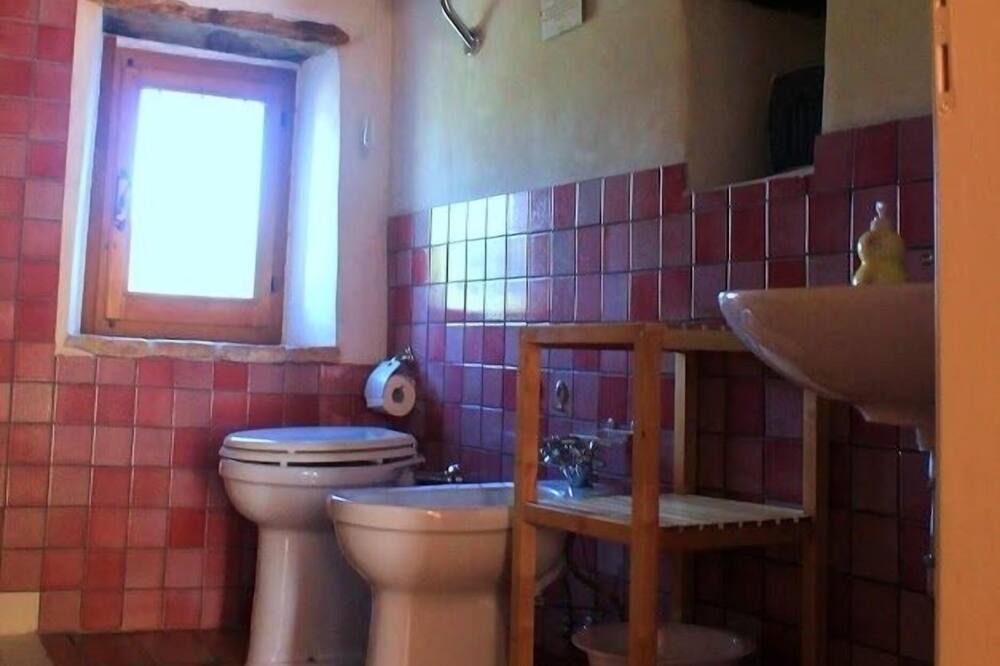 Photo of Bathroom in Avacelli