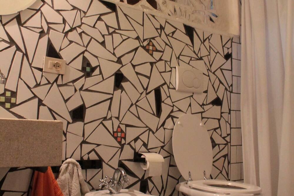 Photo of Bathroom in Avacelli