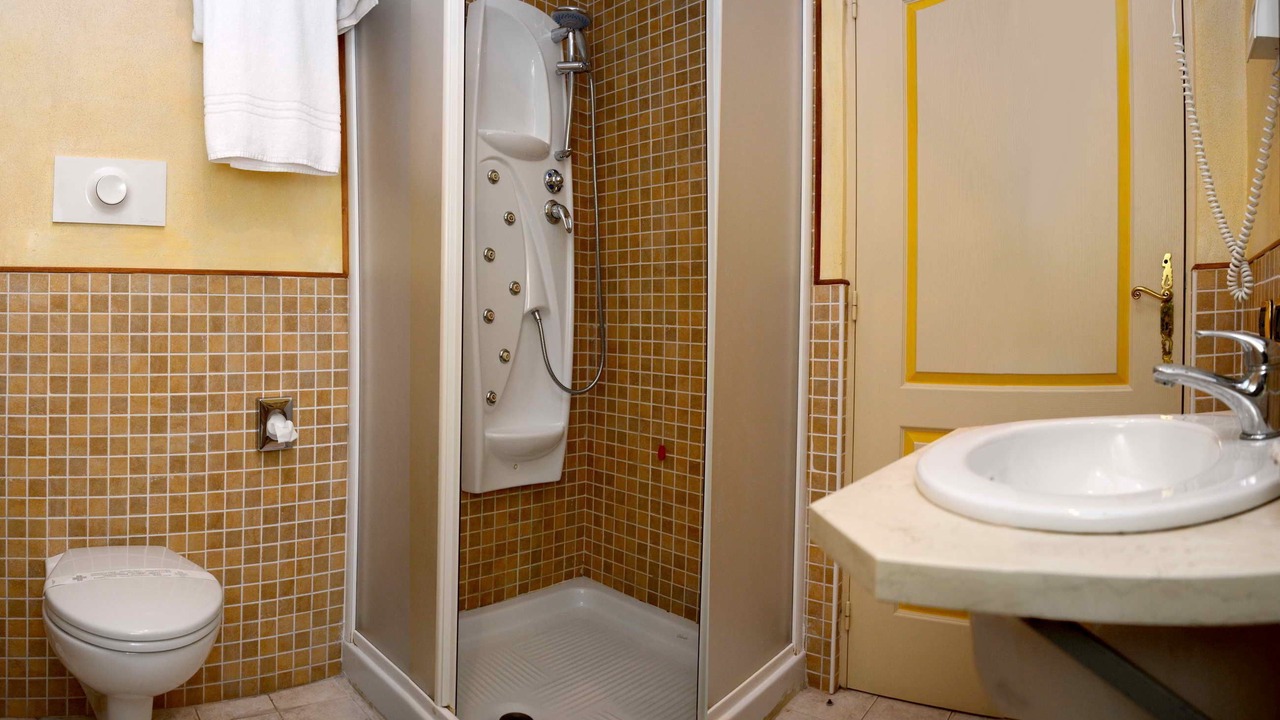 Photo of Bathroom in Crema