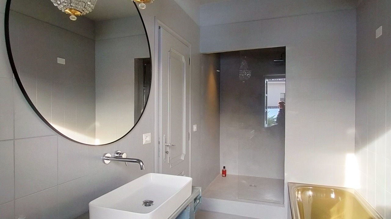 Photo of Bathroom in Roddi