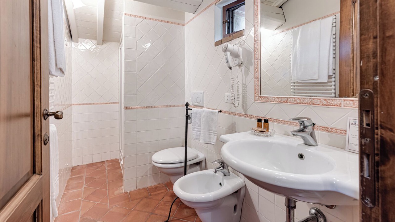 Photo of Bathroom in Simignano