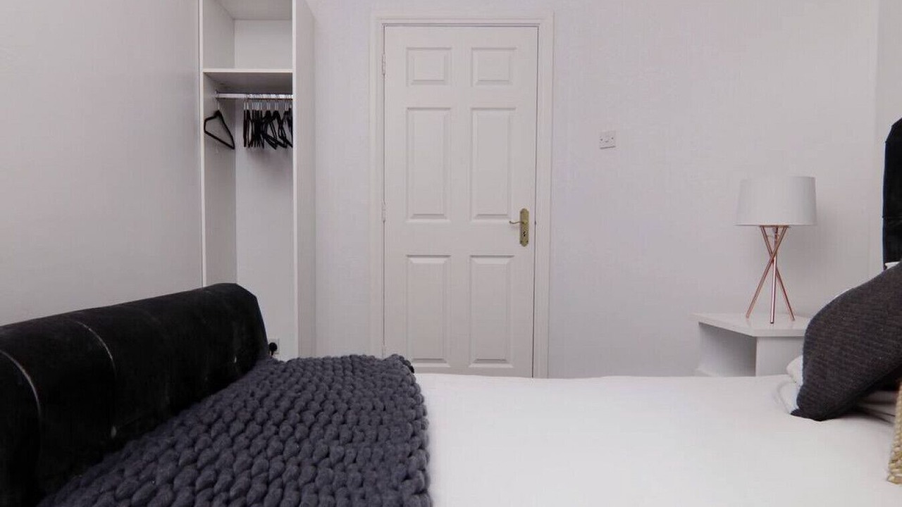 Photo of Bedroom in Drains Bay