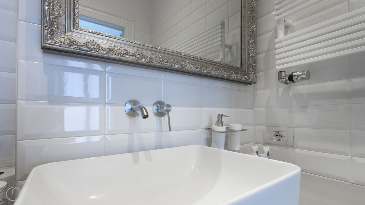Photo of Bathroom in Magenta