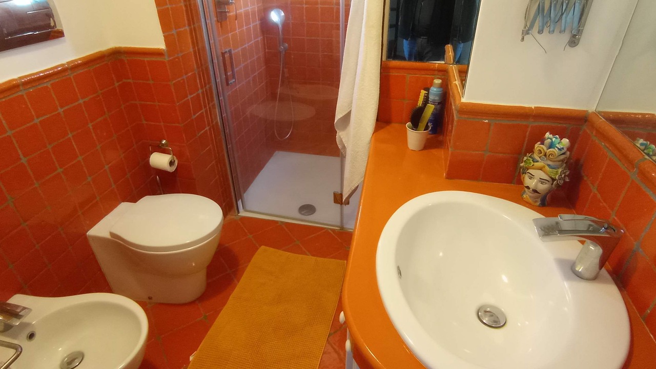 Photo of Bathroom in Lingua