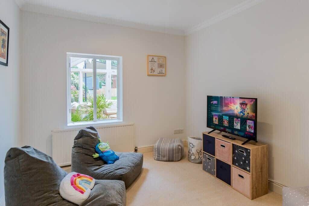 Photo of Livingroom in Old Windsor