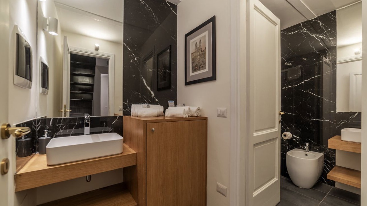 Photo of Bathroom in Rione XVI Ludovisi