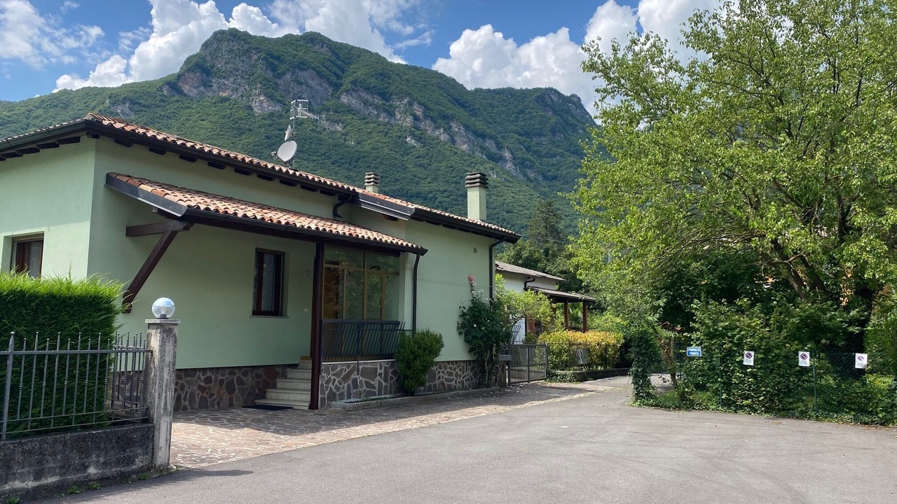 Photo of Outdoor in Crone