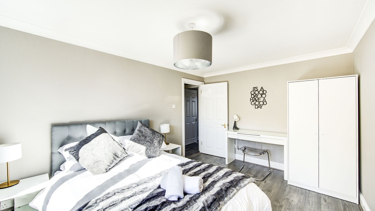 Photo of Bedroom in Island Gardens