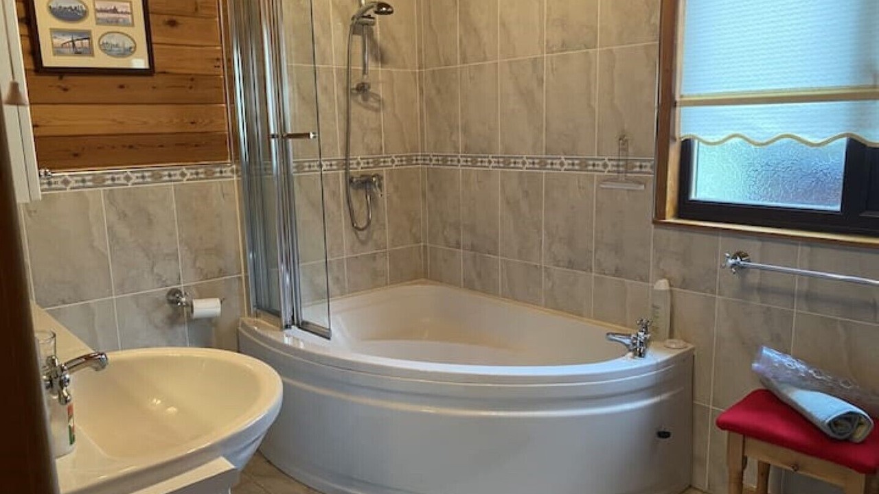 Photo of Bathroom in Rowardennan