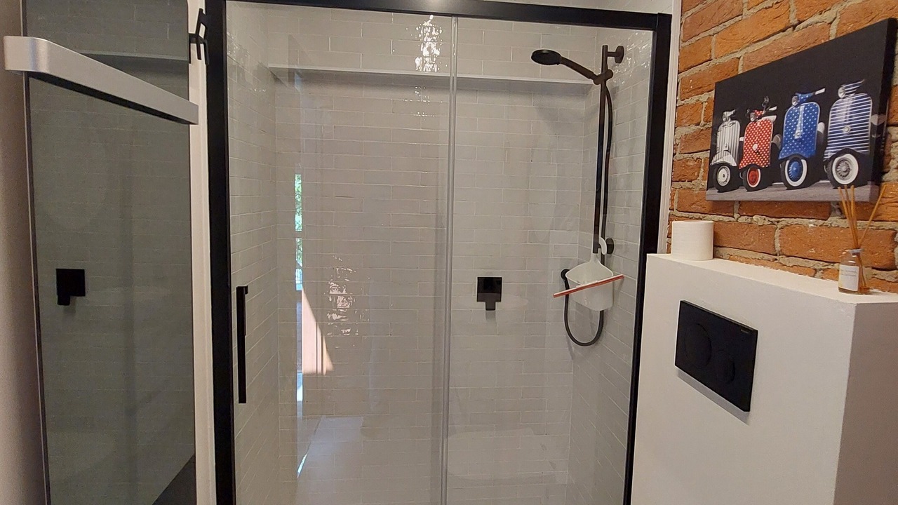 Photo of Bathroom in Bra