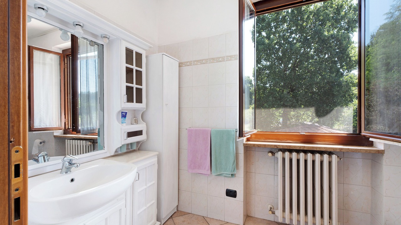 Photo of Bathroom in Angera